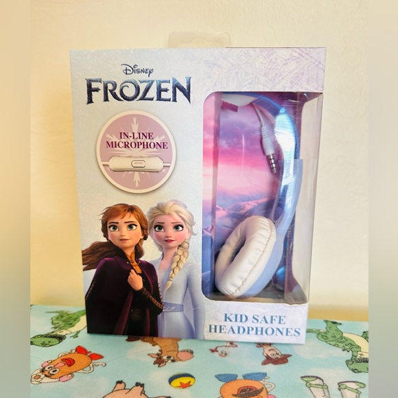 NIB Kids Frozen Headphones - Picture 2 of 3